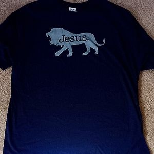 mens t shirt 2 xl  Jesus lion